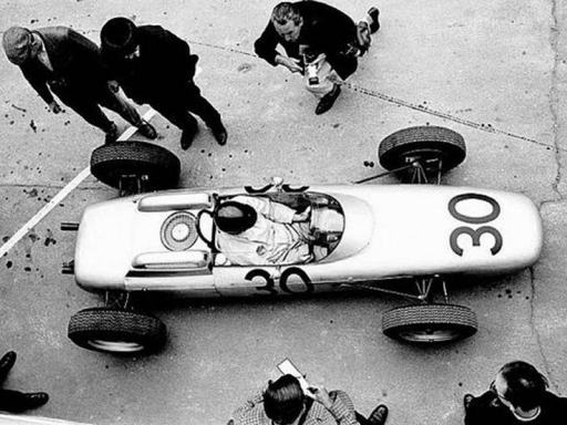 Az 1962-es francia GP győztese, egy Porsche 804-es Forr&aacute;s: www.formula1.com