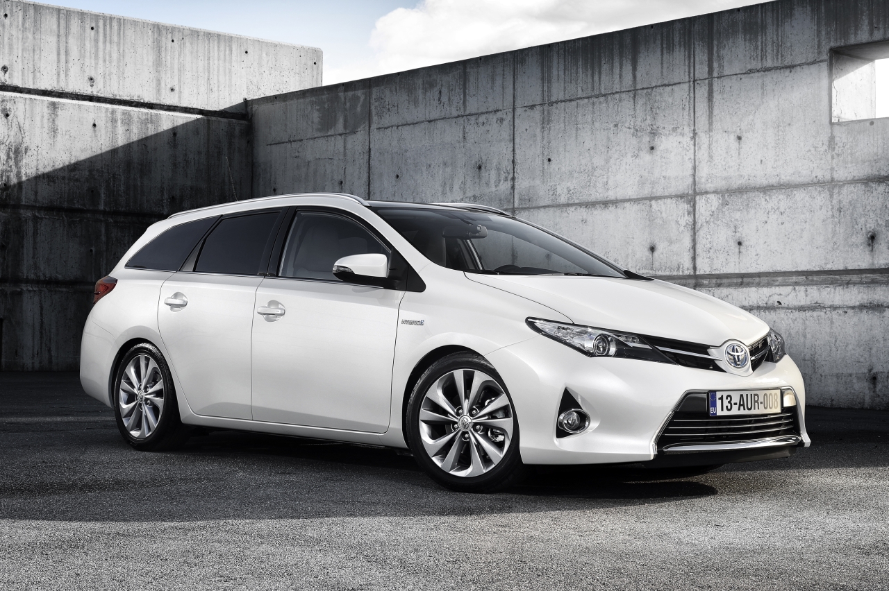 Bemutatkozott a Toyota Auris kombi AUTOBLOG