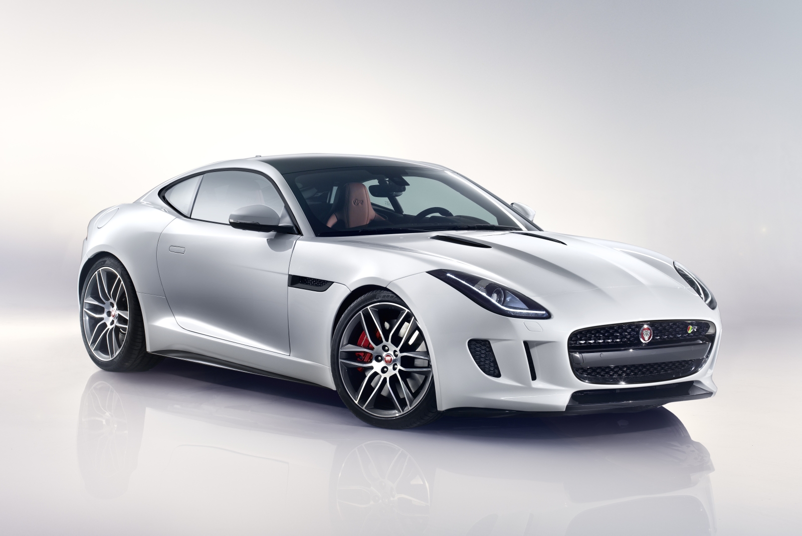 José Mourinhóé az első Jaguar F-Type Coupé