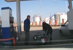 motoros, orosz, részeg, videó