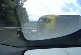 baleset, kamion, orosz, videó