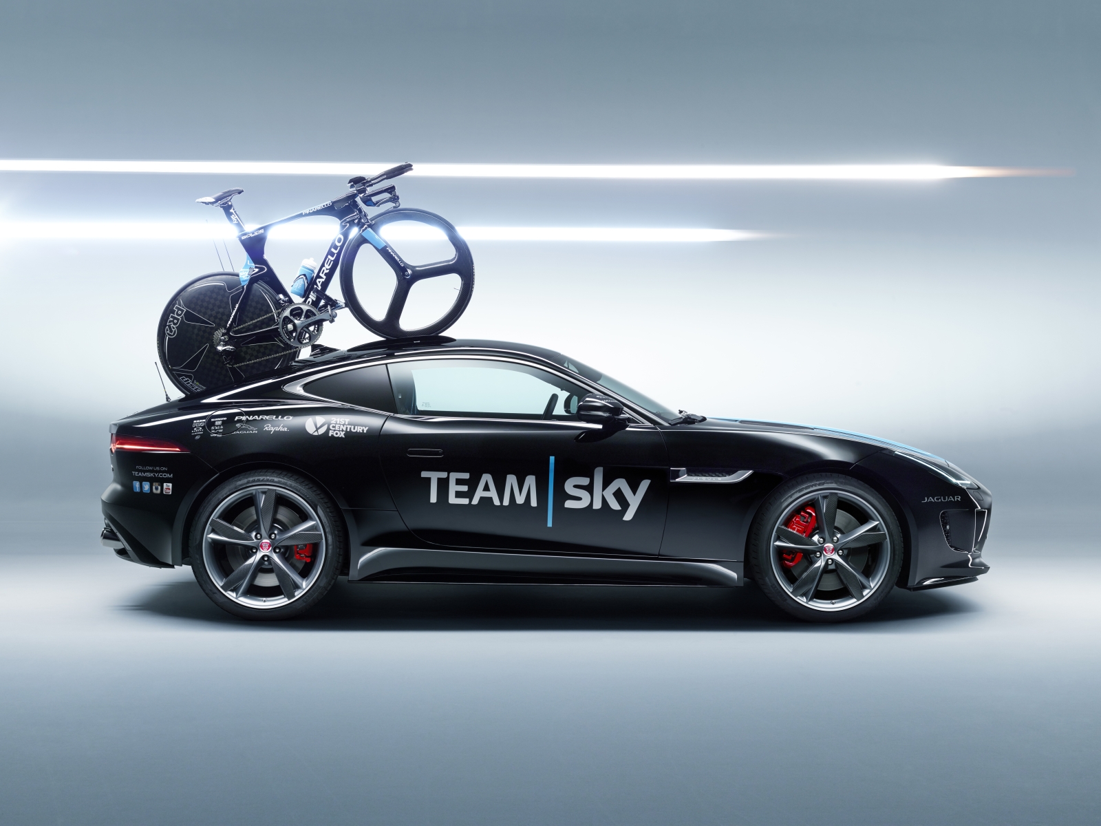 Jaguar F-Type Coupé Team Sky
