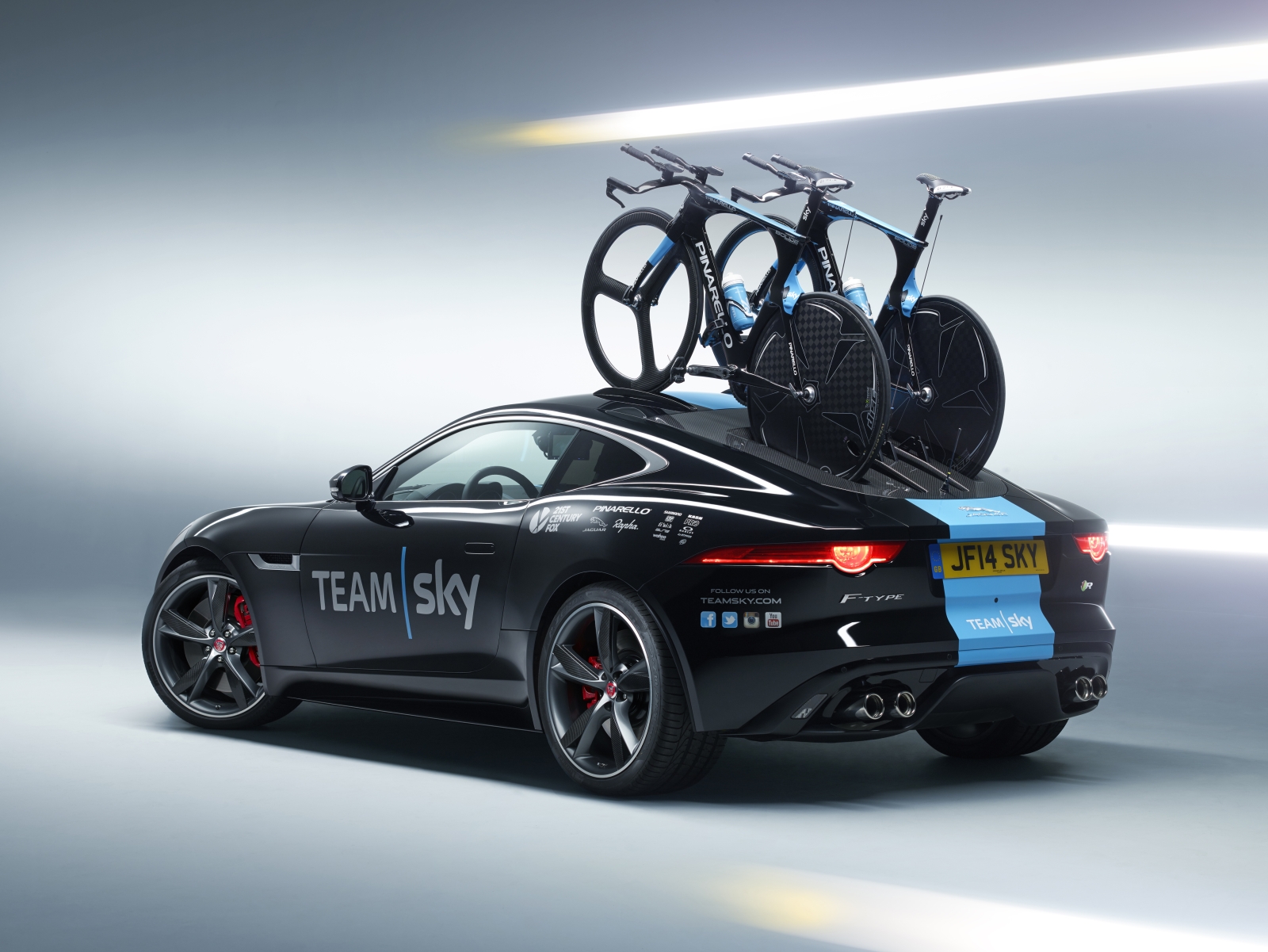 Jaguar F-Type Coupé Team Sky