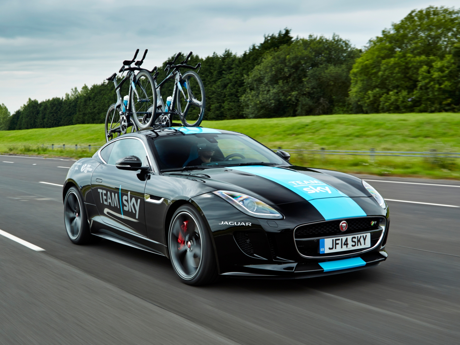 Jaguar F-Type Coupé Team Sky