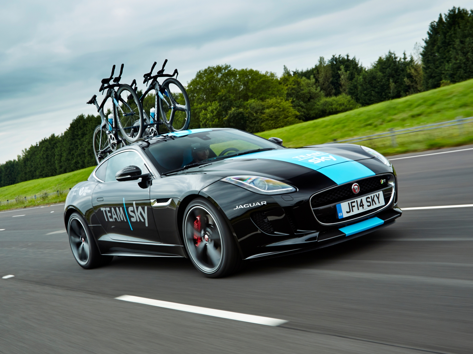 Jaguar F-Type Coupé Team Sky
