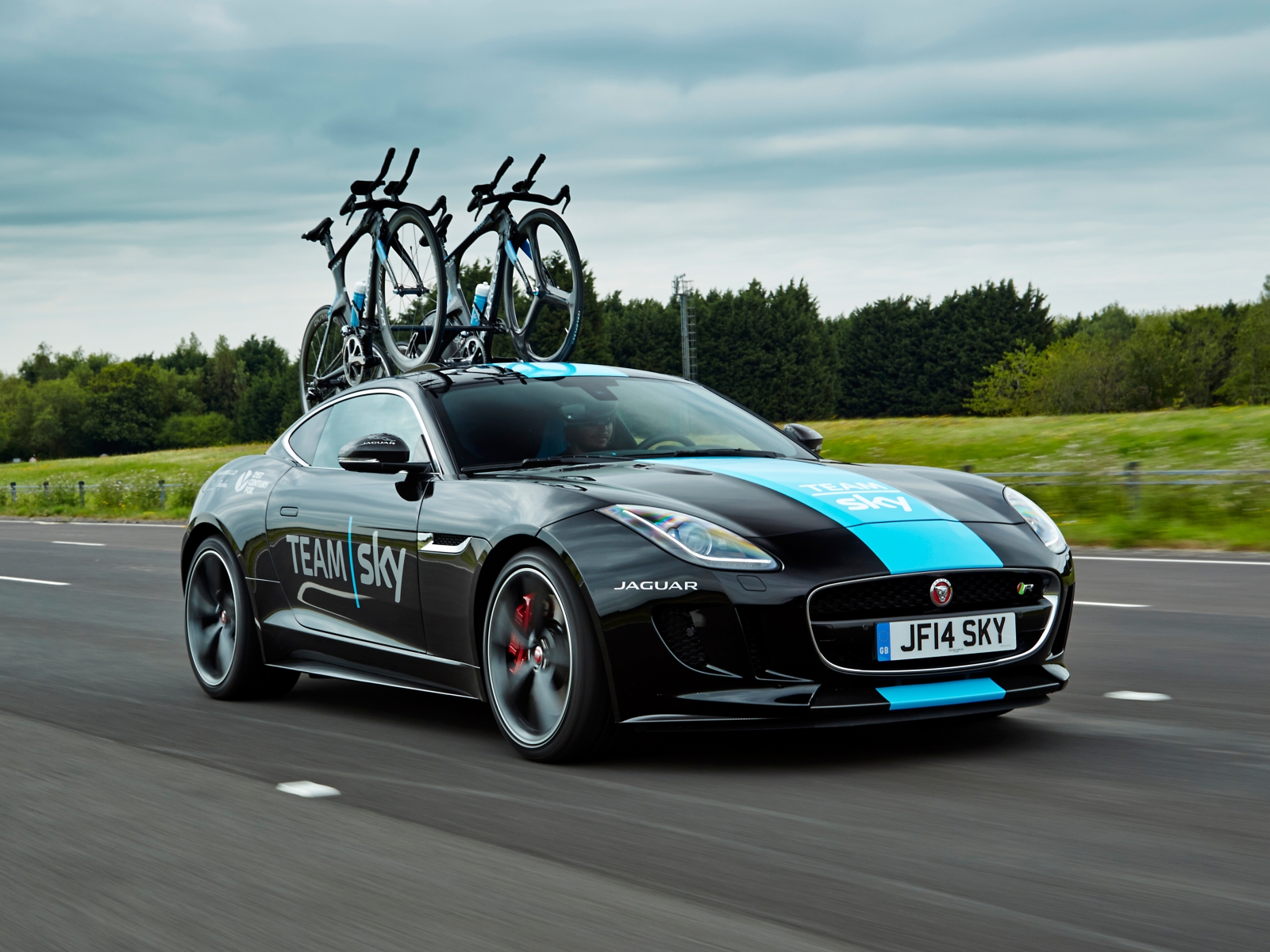 Jaguar F-Type Coupé Team Sky