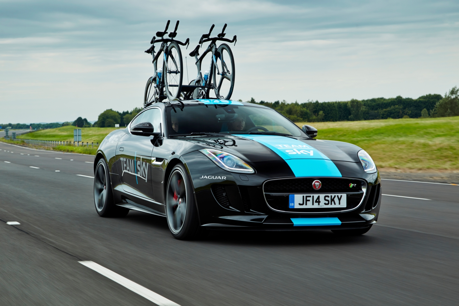 Jaguar F-Type Coupé Team Sky