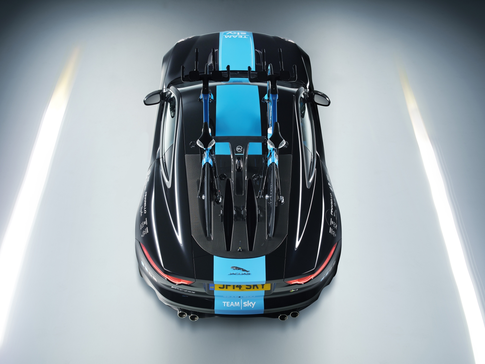 Jaguar F-Type Coupé Team Sky