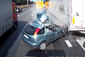 autóbaleset, autós videó, baleset, ford focus, kamion, videó autóbaleset, autós videó, baleset, ford focus, kamion, videó