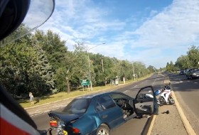ausztrália, baleset, motorkerékpár, motoros, toyota, videó ausztrália, baleset, motorkerékpár, motoros, toyota, videó