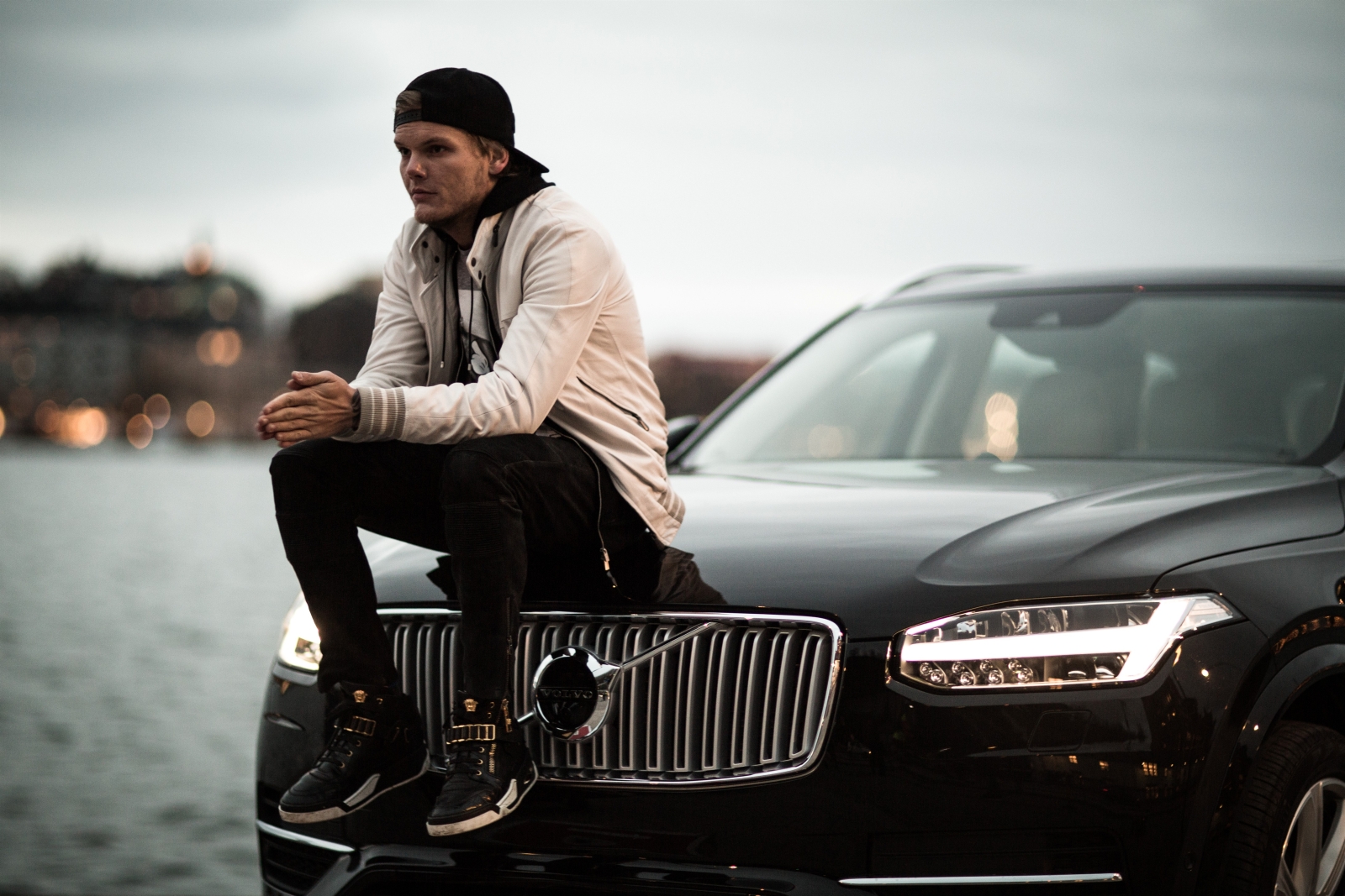 Avicii – Feeling Good