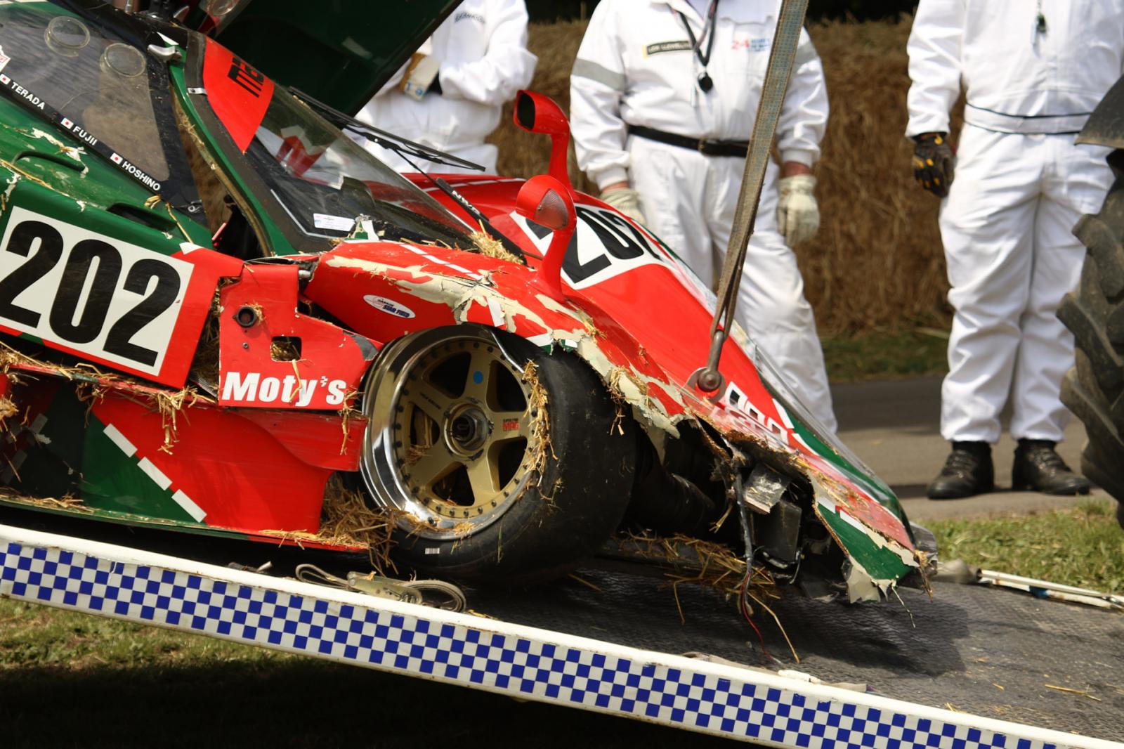 Mazda 767B versenyautó baleset Goodwoodban