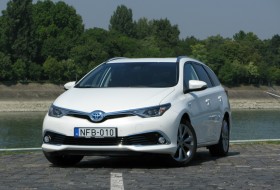 auris, auris touring sports, autóteszt, hibrid, toyota