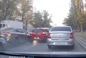 baleset, ford focus, galamb, oroszország, videó baleset, ford focus, galamb, oroszország, videó