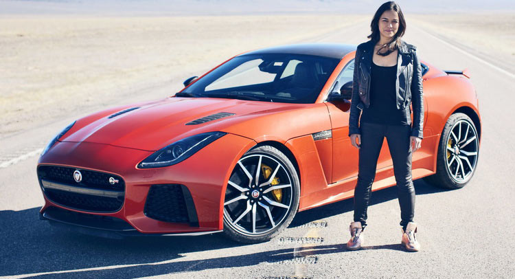 Michelle Rodriguez és a Jaguar F-Type SVR