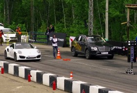 911 turbo, bentayga, gyorsulási verseny, új bentley, új porsche, videó 911 turbo, bentayga, gyorsulási verseny, új bentley, új porsche, videó