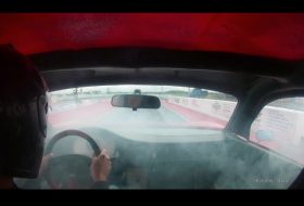 egyedi autó, gumifüstölés, gyorsulási verseny, porsche, tesla, videó egyedi autó, gumifüstölés, gyorsulási verseny, porsche, tesla, videó