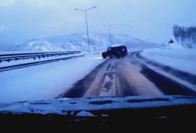 autóbaleset, g-osztály, hó, jég, mercedes-benz, videó autóbaleset, g-osztály, hó, jég, mercedes-benz, videó