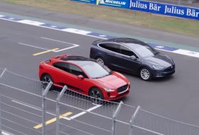 autós videó, gyorsulási verseny, jaguar i-pace, tesla model x, új jaguar, új tesla