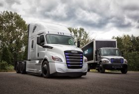 daimler, elektromos, freightliner, kamion, vontató