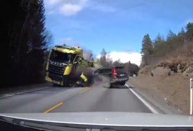 autóbaleset, autós videó, kamion, pov video, új volvo