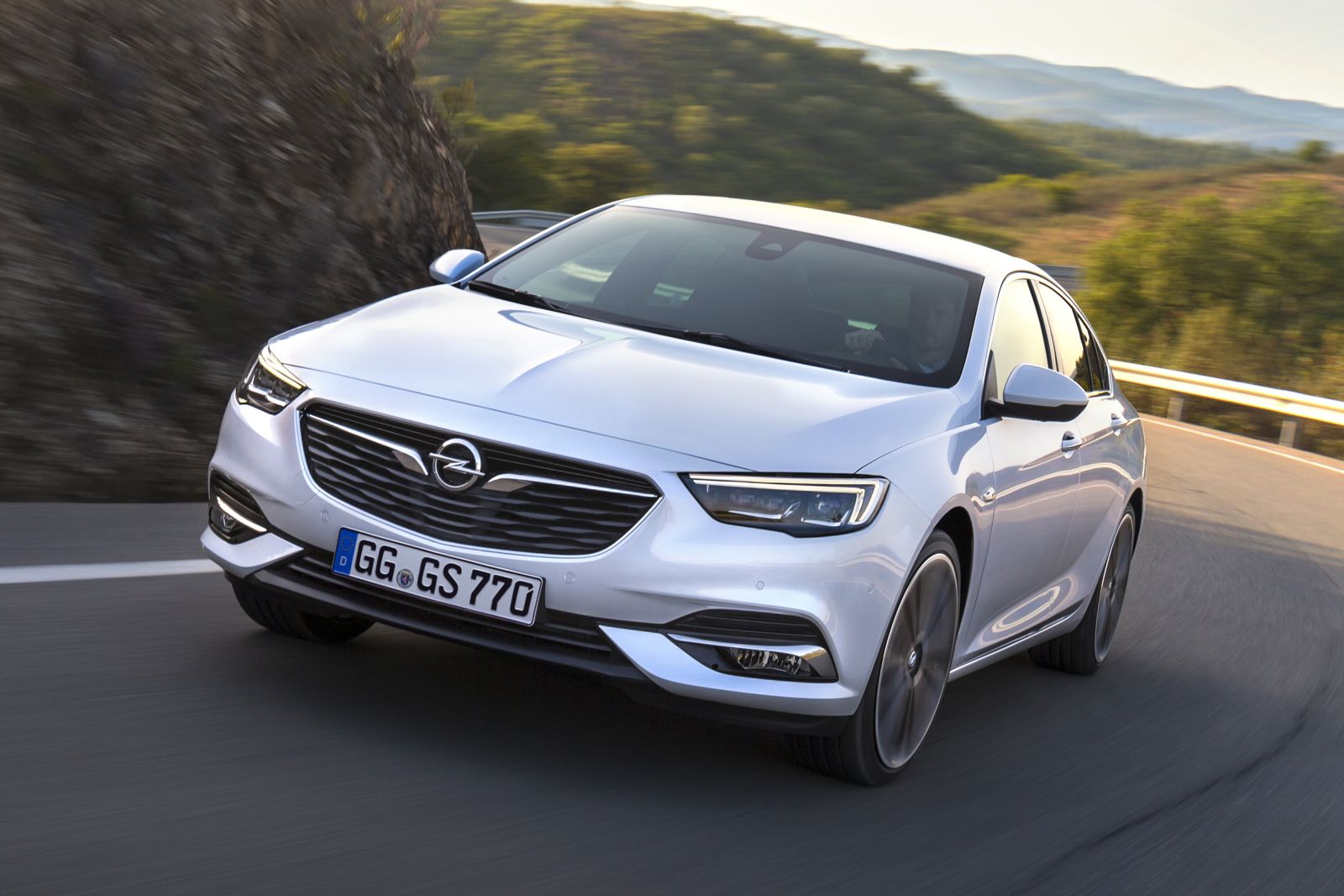 Opel-Insignia-Grand-Sport-304540_1