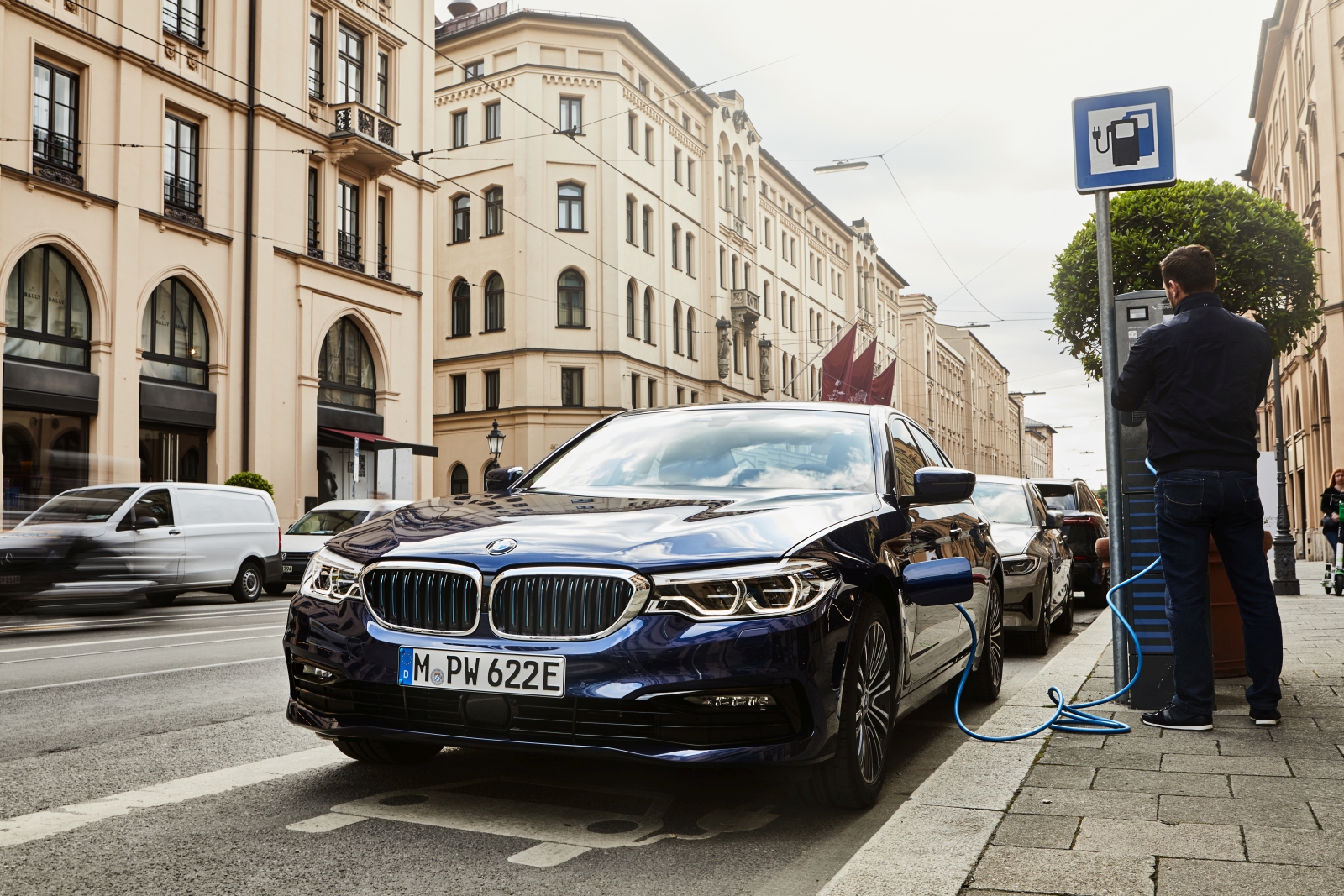 P90359979_highRes_the-new-bmw-530e-sed