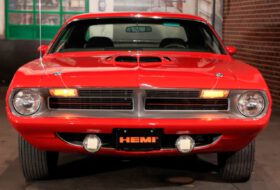 hemi cuda, izomautó, plymouth