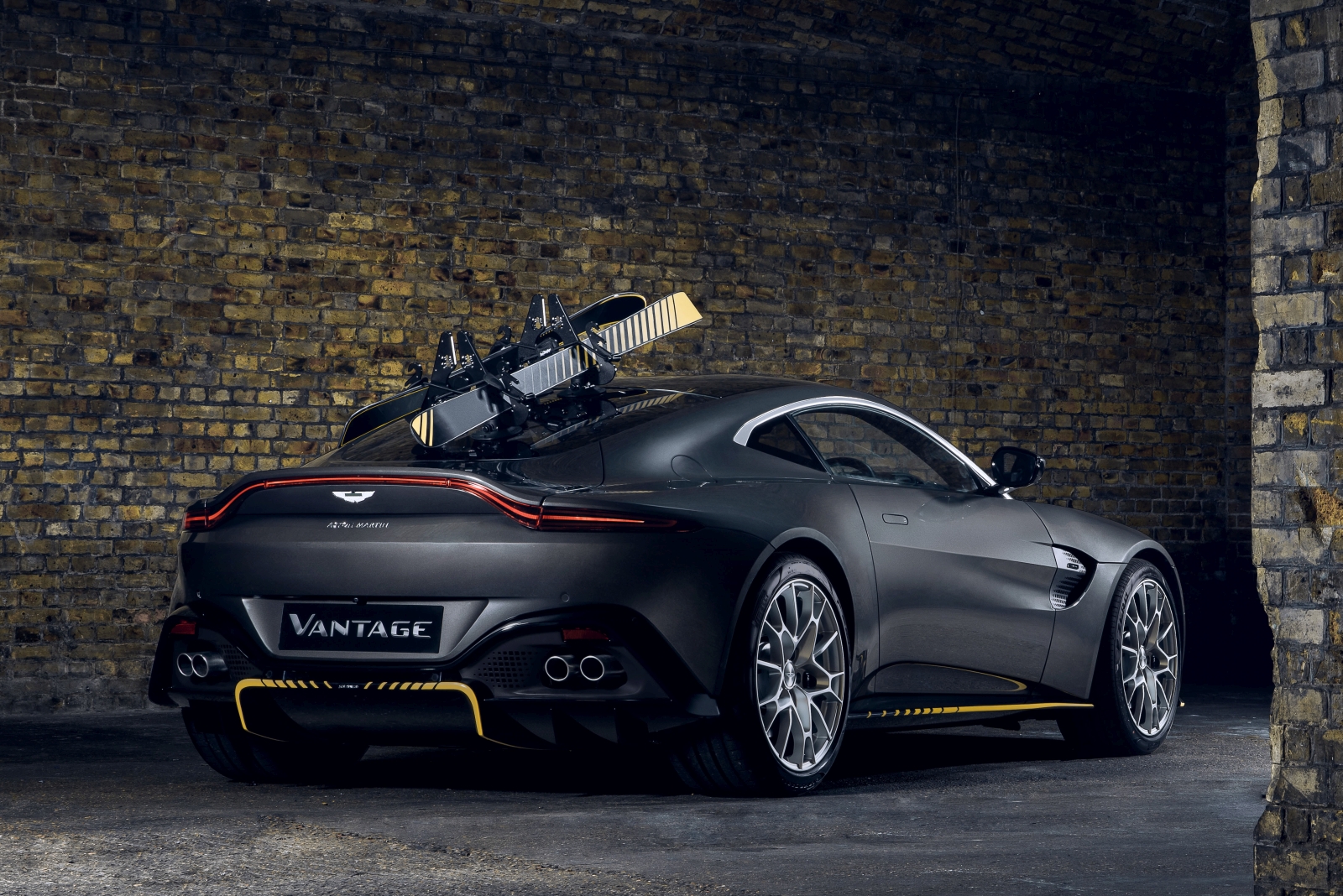 Aston Martin Vantage és DBS Superleggera 007 Edition
