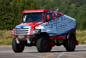 dakar, dakar rali, hibrid, hino, toyota