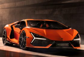 aventador, elektromos, lamborghini, plug-in hibrid, revuelto