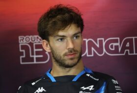carlos sainz, formula 1, pierre gasly carlos sainz, formula 1, pierre gasly